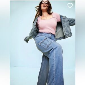 Old Navy Extra high waisted sky hi wide leg cargo jeans, medium wash, size 10